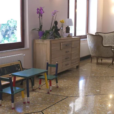 Flora Hotel