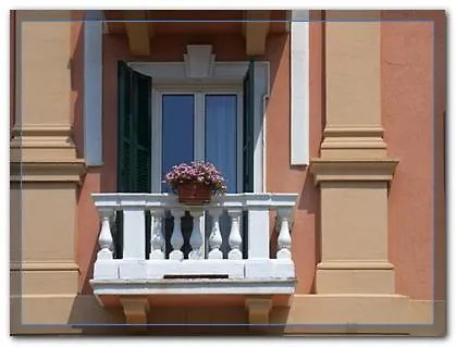 Flora Hotel